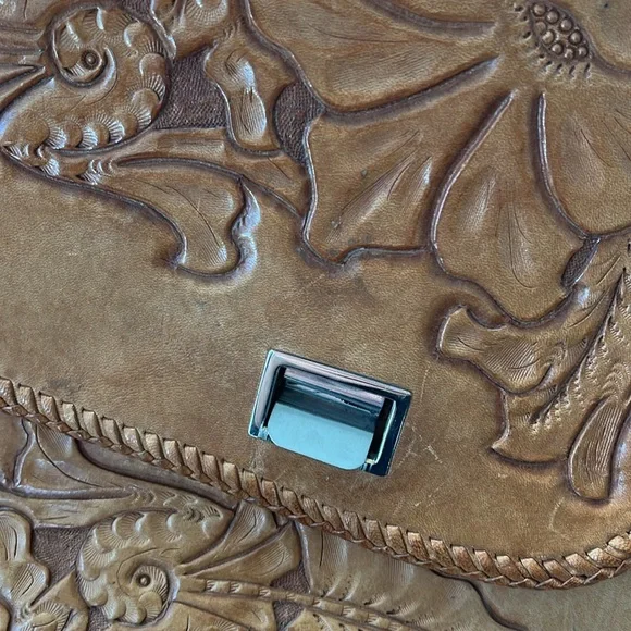 Vintage Tooled Unbranded Leather Purse - Picture 7 of 15